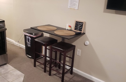Collingdale Apartment | The Airport Lodge - 10 mins from Airport