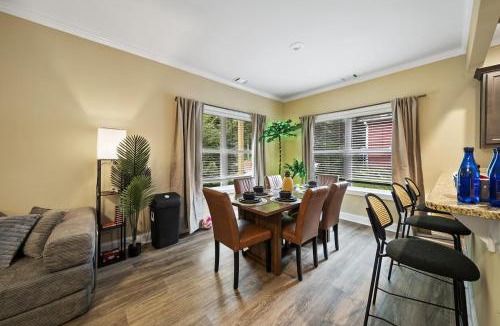 Athens House | The Aloha House - Massage Chairs - 3 King Beds - Projector