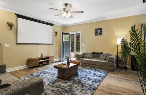 Athens House | The Aloha House - Massage Chairs - 3 King Beds - Projector
