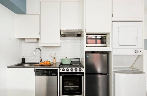 Virginia Highland Apartment | ~The Amelia~ Rooftop | Skyline | Cozy | Walkable