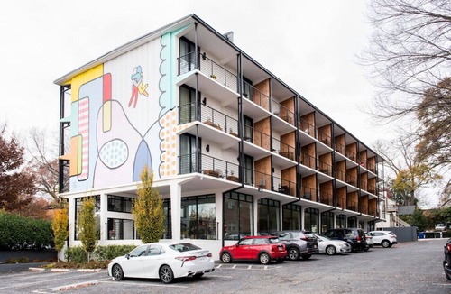 Virginia Highland Apartment | ~The Amelia~ Rooftop | Skyline | Cozy | Walkable