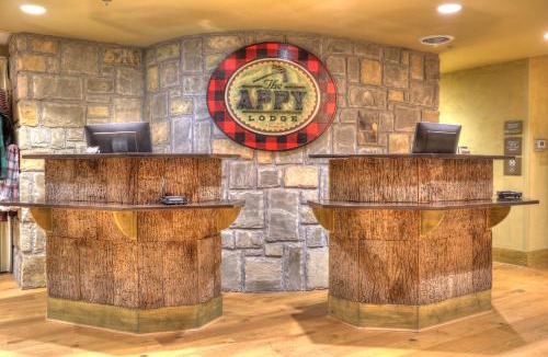 Gatlinburg Hotel | The Appy Lodge