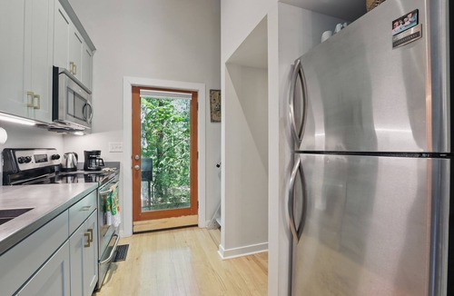 Athens House | The Artful Bungalow w/Loft