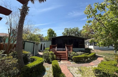 Hernando Cottage | The Bamboo house on the lake