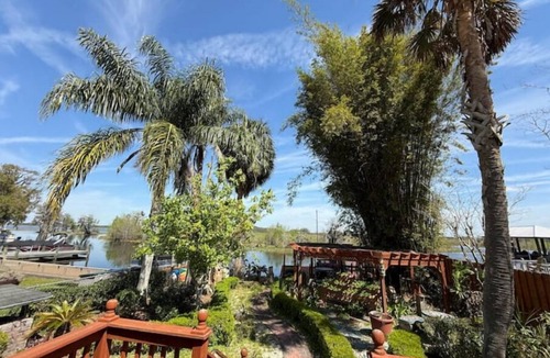 Hernando Cottage | The Bamboo house on the lake