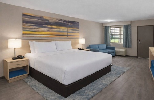 Long Beach Hotel | The Barefoot Hotel
