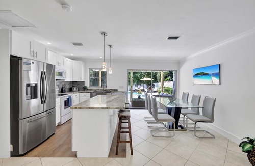 Connors House | The Beach House! - 1 Mile to Vanderbilt Beach! Southern Exposure