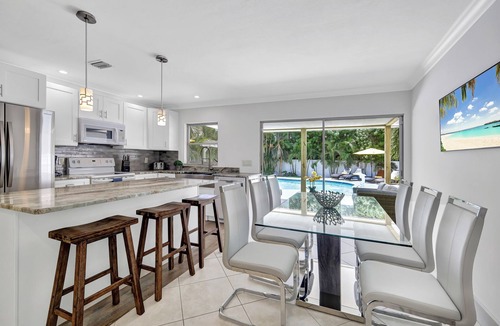 Connors House | The Beach House! - 1 Mile to Vanderbilt Beach! Southern Exposure