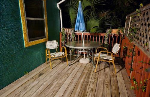Beverly Beach Hotel | The Beach House at Si Como No Inn