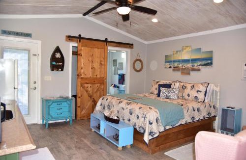 Beverly Beach Hotel | The Beach House at Si Como No Inn