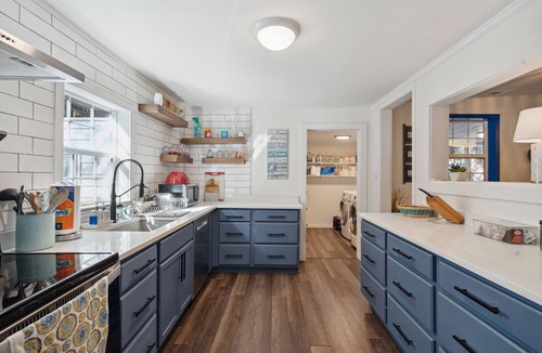 Edisto Island House | The Beach is a 5-minute walk. Dog friendly, family friendly, charming home!