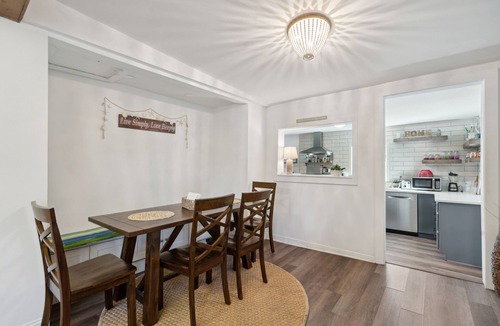 Edisto Island House | The Beach is a 5-minute walk. Dog friendly, family friendly, charming home!