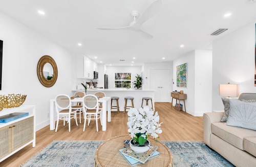 Juno Beach Condo | The Beach Villa in Juno! 3-Steps to the Beach