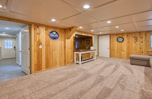 Maggie Valley House | The Bear's Cave - rustic log home nestled along a mountain creek, 3 bedroom, 3 1/2 bath, sleeps 1...