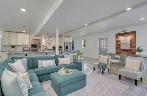 Wildwood House | The Bikini Bottom Shore House, Spacious 8 Bedrooms, 7 Baths, Sleeps up to 25