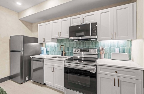 Old City Apartment | The Blanco | Chic 1BR with Private Balcony