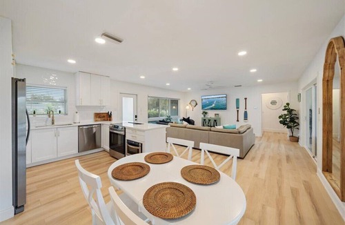 South Gate Ridge House | The Blue Conch – Family Friendly - Read About the 4th Bedroom - 3D Tour