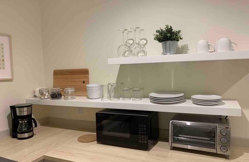 East Memphis Apartment | The Blue Heron-elegant Urban Studio in City Center