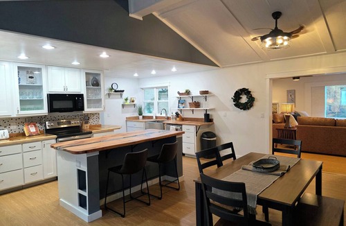 Hermitage House | The Blue Heron Retreat - Lake Views, Party Perch & Dock Access with boat parking