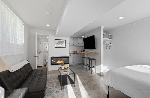 Athens House | The Briarcliff Suite