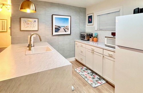 Downtown Dunedin Cottage | The Briny Bubble…Charming 2-bedroom cottage in Dunedin, steps to Main Street