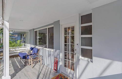 Indian Beach Sapphire Shores Cottage | The Bromeliads - Cozy Cottage close to everything w/grill on patio