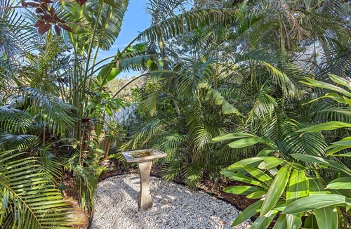 Indian Beach Sapphire Shores Cottage | The Bromeliads - Cozy Cottage close to everything w/grill on patio