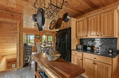 Purlear Cabin | "The Cabin": Scenic Cabin Views Fire Pit Fast WiFi