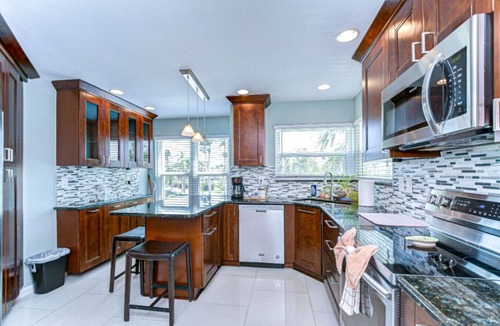 Isla del Sol Apartment | The Caddyshack: 2/2 w course view; 5 mins to beach