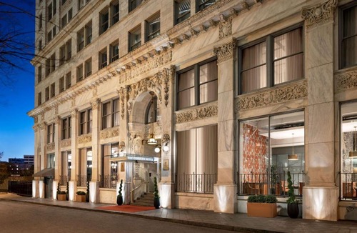 Fairlie-Poplar Historic District Hotel | The Candler Hotel Atlanta, Curio Collection by Hilton