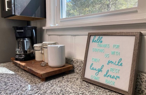 Columbia House | The Cedar - Comfy, Cable, near Starbucks, Base, & City!