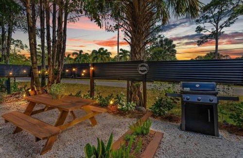 Jupiter Farms House | The Cherokee Hideaway: Pet-friendly & Event Setups