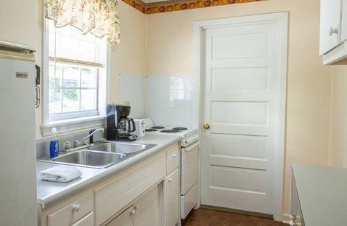 Lake Lure Hotel | The Chimney Rock Inn & Cottages