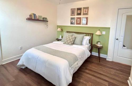 Pleasant Street House | The Citrus Suite Near UF Shands Downtown
