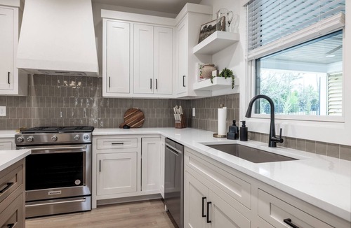 Newnan House | The City Peach-4 Bed/2 Bath with Pool/Hot Tub/Game Room