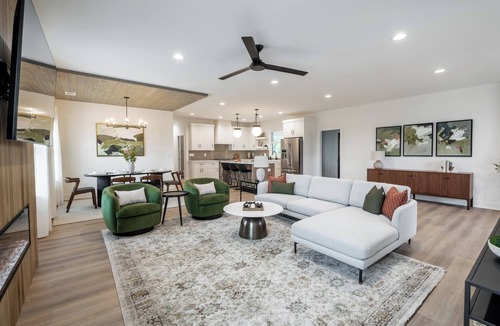 Newnan House | The City Peach-4 Bed/2 Bath with Pool/Hot Tub/Game Room