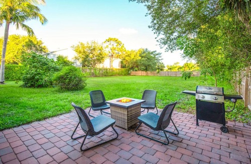 East Naples House | "The Coastal Dream" only 3miles to the beach.