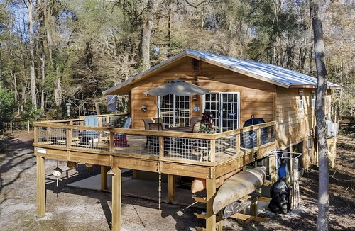Branford House | The Confluence Cabin: Free tubing, paddle boarding + kayaking on the Ichetucknee