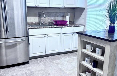 Waycross House | The Cool & Cozy Corner - 4beds 3baths