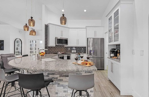 Pelican House | The Coral Reef Oasis