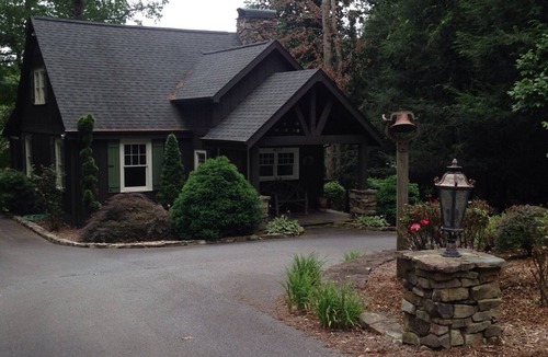 Hickory Cabin | "The Cottage on LaKe Hickory" - 5Acre Point/1100 Water Frontage! NEW LANDSCAPED