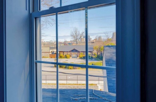 Columbia Condo | The Cozy Chic WeCo Spot | Just 3 minutes to DT!