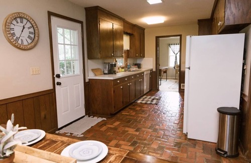 Murfreesboro House | ~ The Cozy Farmhouse ~ Sleeps 10+Farm Views