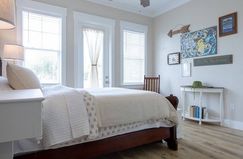 Waterside Village House | The Cozy Pearl - A Waterfront Luxury Vacation Home