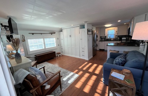 Gold Coast Cottage | The Cozy Seahorse Cottage, a few steps to the beach!