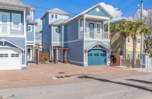 Waterside Village House | The crowds are gone! Book now for a good deal on a last minute beach vacation