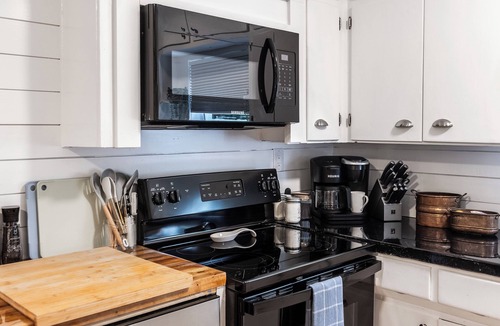 Lakeland House | The Cumberland Cottage Downtown, Florida Southern College, Lake Morton- Sleeps10