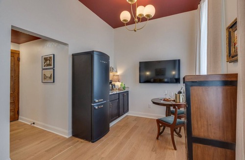 Elizabethton Apartment | The Downtown Post The Gracie Suite
