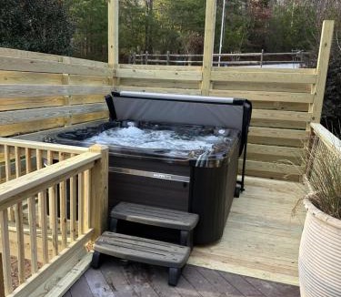 Hendersonville House | The Dream Road Escape Cabin and Hot Tub