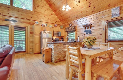 Sevierville Cabin | ‘The Dreamer's Nest’ Sevierville Cabin w/Hot Tub!